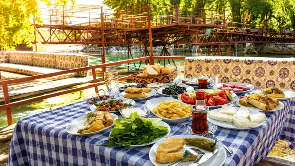 Alanya'da Kahvaltı: Kale Manzarasından Köy Sofrasına