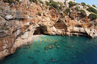 finike mağaralı koy